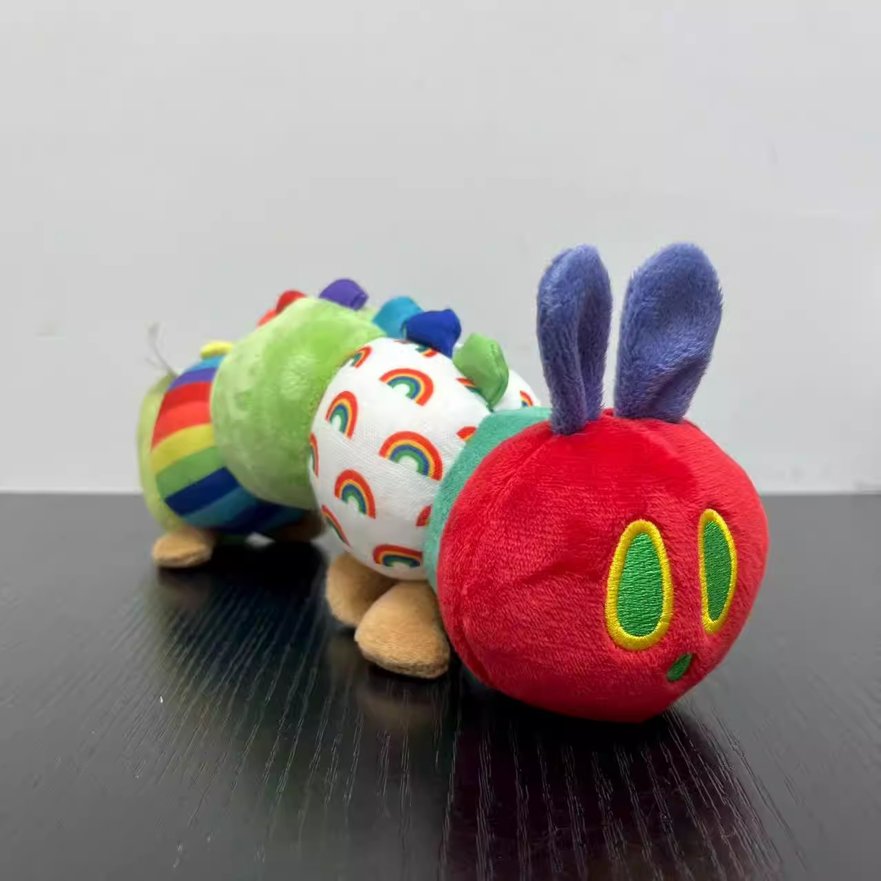 Kids Toys Very - Buku Lucu Ulat yang Sangat Lapar